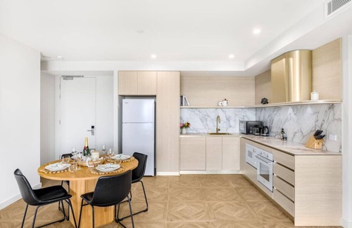 Southport Apartment | Ocean View Retreat with Rooftop Pool & Parking Access