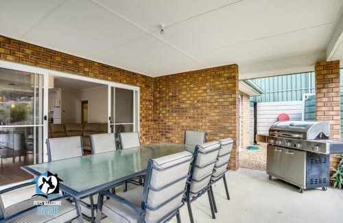 Victor Harbor House | Stunning Ocean View Retreat: 4BR with Pet-Friendly Amenities