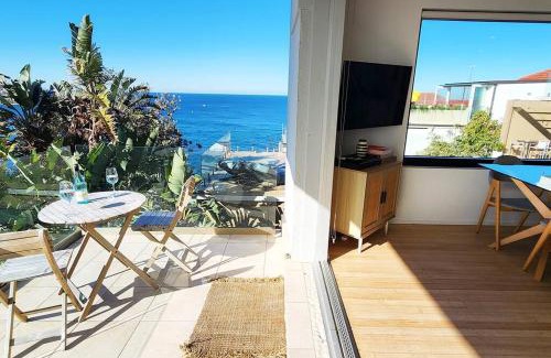 Bondi Apartment | Inviting Oceanfront Escape at Bondi Beach with Parking