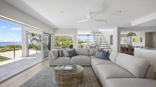 Killcare Heights House | Beautiful Ocean Views from Killcare to Palm Beach Awaits