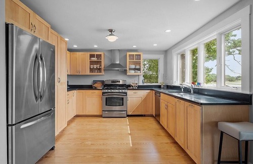 Gloucester House | Experience Tranquil Views and Kayaking from Your Porch