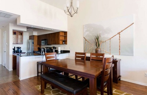 Highland Lake Estates Condo | Elegant Lake Travis Views with 3 Pools & Fitness Center