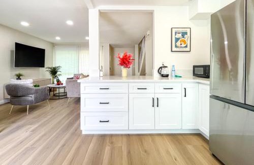 Valle Lindo Apartment | Cozy 2-Bed Retreat Near Disney - Pet Friendly & Family Ready