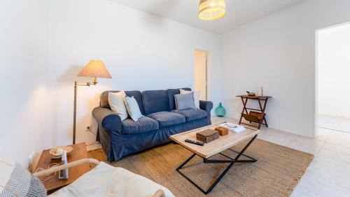 Espiche House | Cozy 2-Bedroom House With Patio by LovelyStay