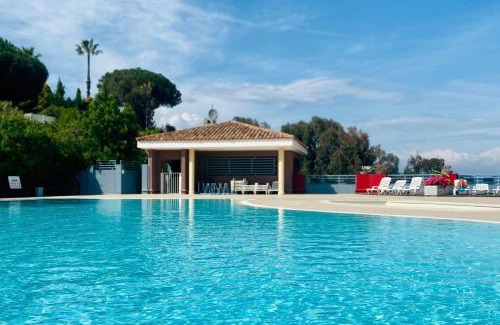Les Termes House | Relaxing Apartment in Mandelieu with Pool and Tennis Court