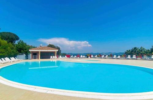Les Termes House | Relaxing Apartment in Mandelieu with Pool and Tennis Court
