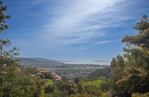 Les Termes House | Relaxing Apartment in Mandelieu with Pool and Tennis Court