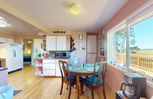 Westport House | Charming Cabin Retreat with Ocean View & Free WiFi