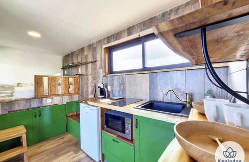 Ravine des Cabris Apartment | Seaside Tiny House Retreat: Guest Rated 10/10 in St Pierre