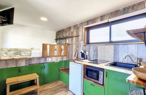 Ravine des Cabris Apartment | Seaside Tiny House Retreat: Guest Rated 10/10 in St Pierre