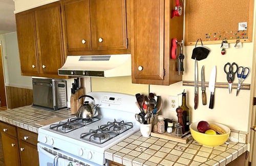 Brewster House | Cozy Cape Cod Cottage: Steps to Beaches & Family Fun
