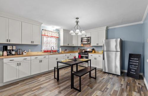 Warrenton House | Pet-Friendly Getaway at The Cherry House - JZ Vacation Rentals