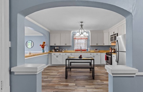 Warrenton House | Discover The Cherry House - Ideal for Family Getaways