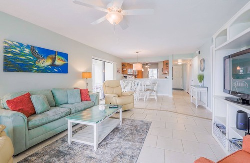 Cocoa Beach Condo | Delightful Cocoa Beach Retreat with Heated Pool and Spa