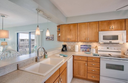 Cocoa Beach Condo | Delightful Cocoa Beach Retreat with Heated Pool and Spa