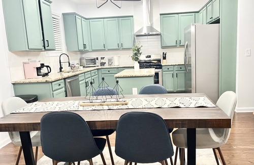 Sugar Hill House | Cozy 5BR Home with Kitchen & Pet-Friendly Amenities