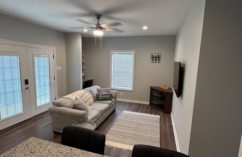 Monroe Apartment | Sweet Dreams - Your Ideal Family Escape with Spa & Breakfast