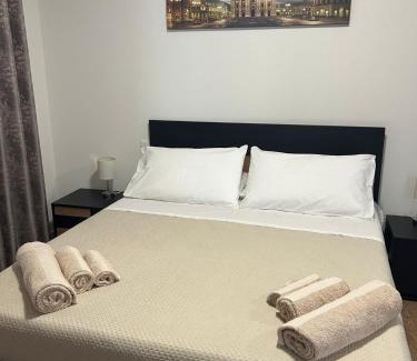 Como Apartment | Pet-Friendly Sweet Dreams Apartment with Perfect Comfort