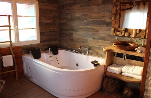 Contoire House | Relax at Sweet-Dreams: Family-Friendly with Spa & Breakfast