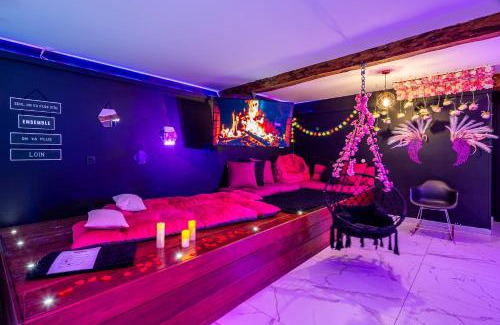 Rhone Hotel | Relaxing Retreat at Sweet Dreams Jacuzzi with Hot Tub