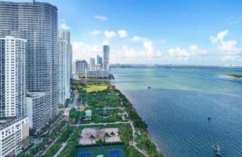 Downtown Miami Apartment | Serene Getaway: Renovated Hotel with Water Views & Pool