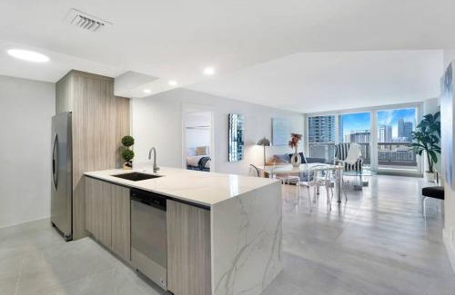 Downtown Miami Apartment | Serene Getaway: Renovated Hotel with Water Views & Pool