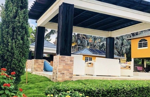Crane corner Villa | Escape to Your Island Utopia: Rated 9.8 with Ocean Views