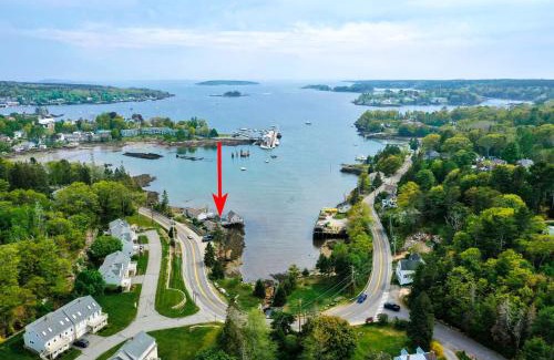 Boothbay Harbor House | Tranquil Sweet Haven: 4-Star Hotel with Private Beach