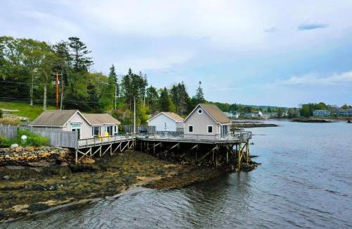 Boothbay Harbor House | Tranquil Sweet Haven: 4-Star Hotel with Private Beach
