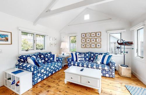 Boothbay Harbor House | Tranquil Sweet Haven: 4-Star Hotel with Private Beach
