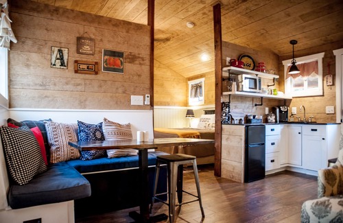 Dripping Springs Cabin | Sweet Hill Country Cabin: Guest Rated 10/10 with Pool & Kitchen