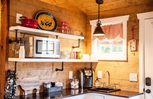 Dripping Springs Cabin | Sweet Hill Country Cabin: Guest Rated 10/10 with Pool & Kitchen