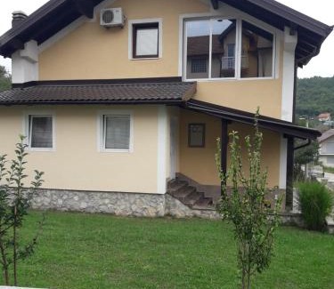 Hadzici Villa | Inviting Sweet Holiday Home - Rated 9/10 & Family-Friendly