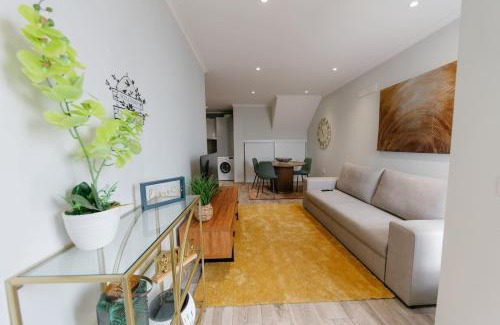 Canical Apartment | Idyllic Oceanfront Retreat with Hot Tub & Breakfast Included