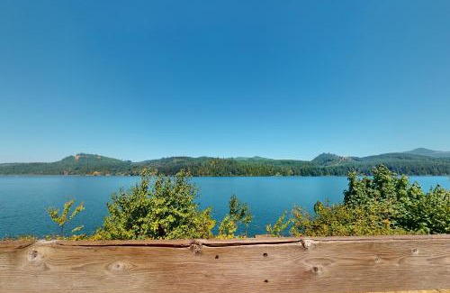 Foster House | Cozy Sweet Home Retreat with Hot Tub & Pet-Friendly Perks