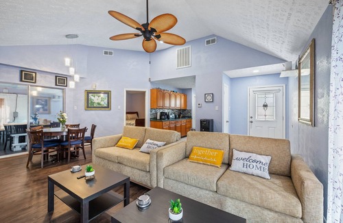 Barker House | Cozy Family Retreat: Sweet Home V with Spa & Pet-Friendly
