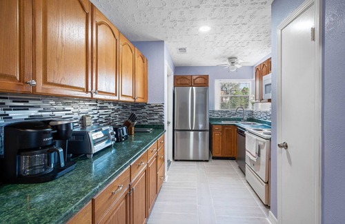 Barker House | Cozy Family Retreat: Sweet Home V with Spa & Pet-Friendly