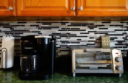 Barker House | Cozy Family Retreat: Sweet Home V with Spa & Pet-Friendly