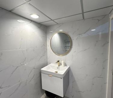 Huai Khwang Apartment | Cozy Honey Tossed Private Condo - Pet and Child Friendly Stay