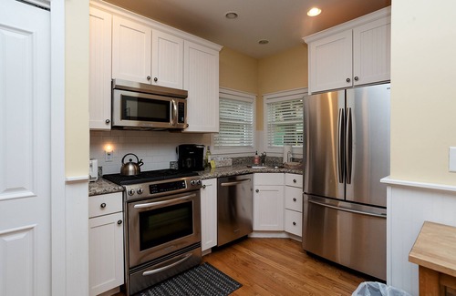 Michigan City Cottage | Charming Sweet Inn Coach House by Lake Michigan Beach