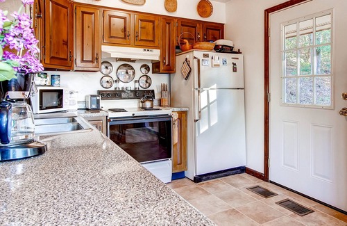 Stockbridge House | Sweet Life Chalet - 6-Person Retreat with Indoor Hot Tub