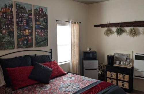 Dunlap Ski Chalet | Cozy Sweet Mountain Cabin: Family-Friendly Retreat Awaits