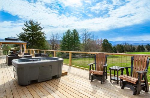Sevierville House | Inviting Mountain Retreat with Hot Tub and Scenic Views
