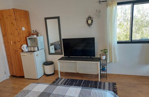 Amirim Apartment | Cozy Mountain View Room in Amirim with Family Amenities