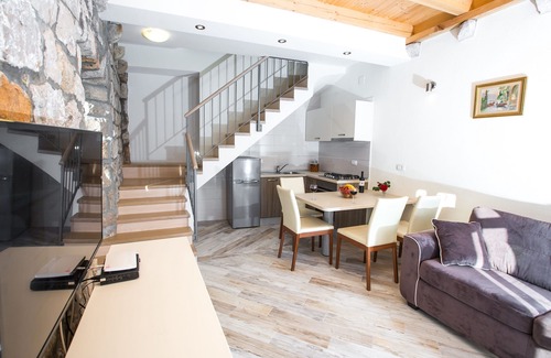 Cavtat Old Town Apartment | Charming Oldstone House with Oceanfront Pool & Breakfast