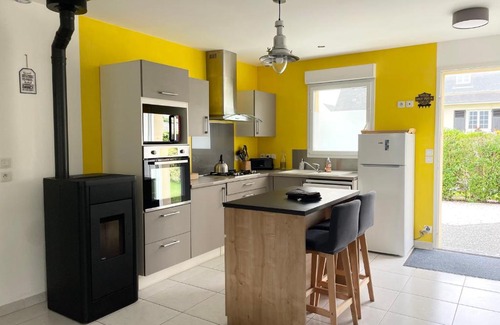 Saint-Laurent-sur-Mer House | Bright and Cozy Home with Garden Near Omaha Beach