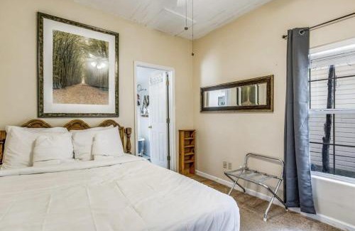 South Pensacola House | Discover Sweet on Strong Street - Pet-Friendly Getaway