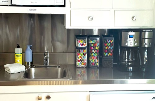 Los Olivos Apartment | Delightful Queen Retreat with Breakfast in Los Olivos