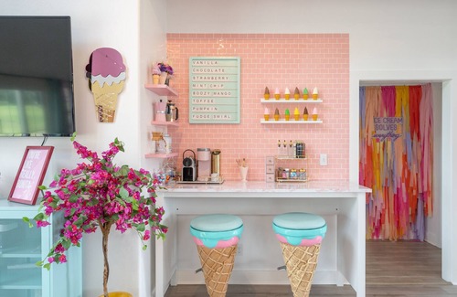 Lacy-Lakeview House | Sweet Retreat, and Ice Cream Dream