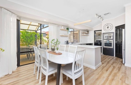Canning Vale House | Sweet Retreat in Canning Vale